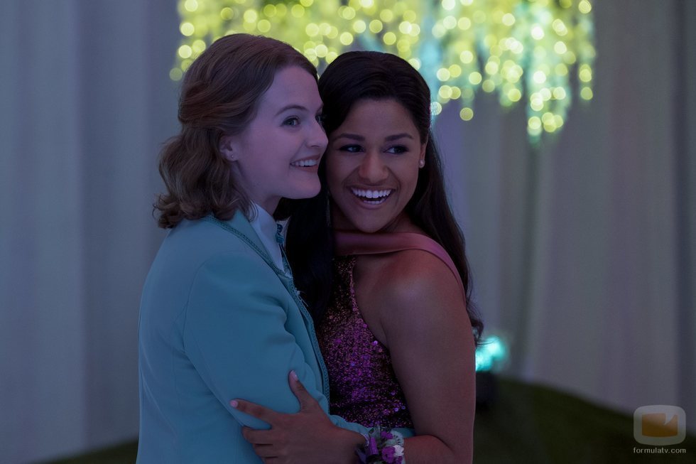 Jo Ellen Pellman y Ariana DeBose son Emma y Alyssa en 'The Prom'