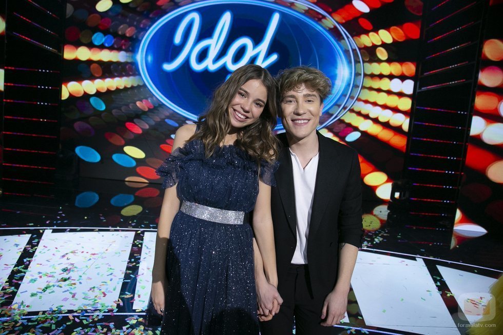 Índigo Salvador junto a Carlos Marco tras la final de 'Idol Kids'