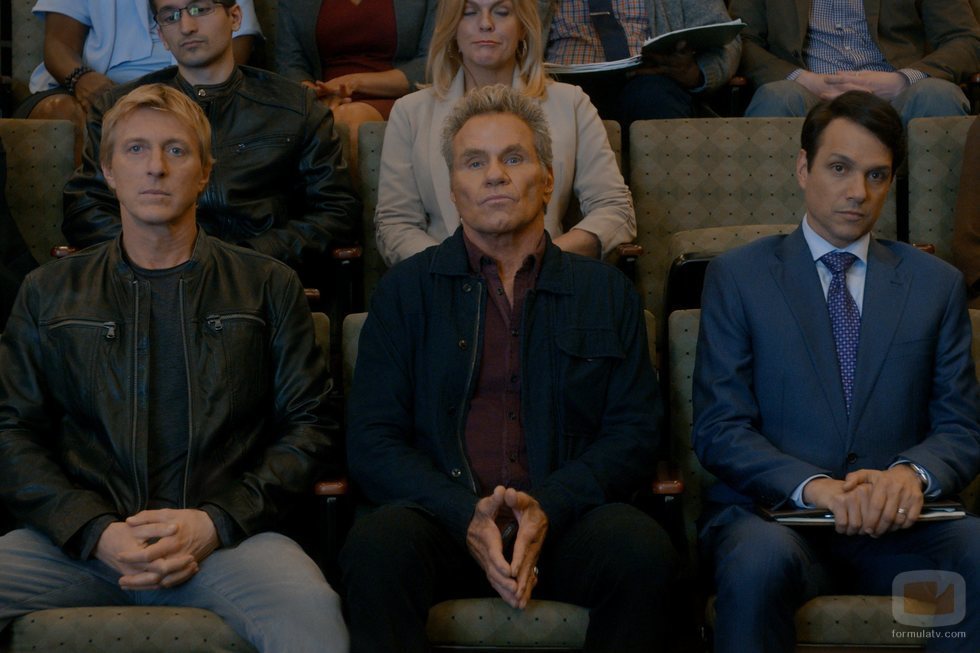 Johnny Lawrence, John Kreese y Daniel LaRusso en la tercera temporada de 'Cobra Kai'