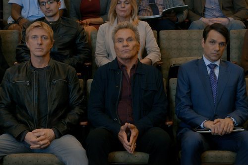 Johnny Lawrence, John Kreese y Daniel LaRusso en la tercera temporada de 'Cobra Kai'