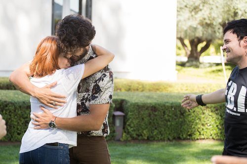 Cabano abraza a Paula en 'FoQ: El reencuentro'