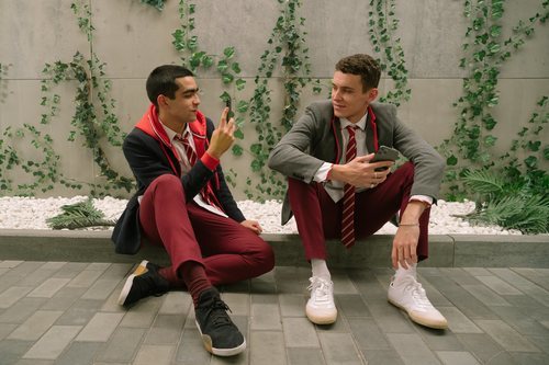 Omar Ayuso y Arón Piper rodando la cuarta temporada de 'Élite'