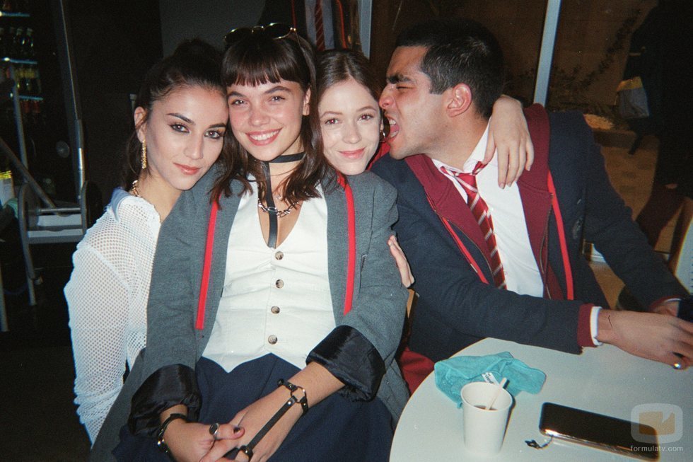 Claudia Salas, Martina Cariddi, Georgina Amorós y Omar Ayuso en el rodaje de la cuarta temporada de 'Élite'