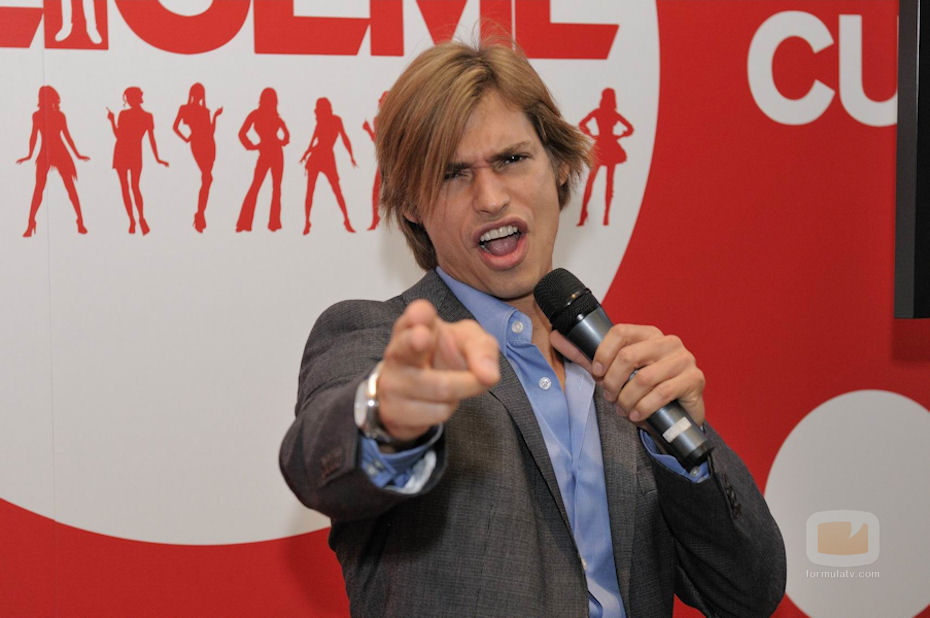 Carlos Baute es el presentador de 'Elígeme'