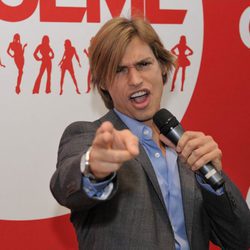 Carlos Baute es el presentador de 'Elígeme'