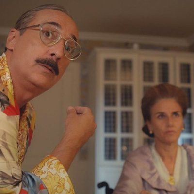 Javier Coll y Mona Martínez en 'Deudas'