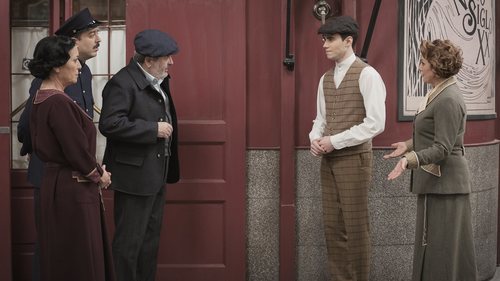 Guillermo (Julio Peña) llega al barrio de 'Acacias 38'