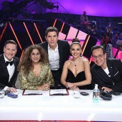 Manel Fuentes junto al jurado en la final de 'Tu cara me suena 8'