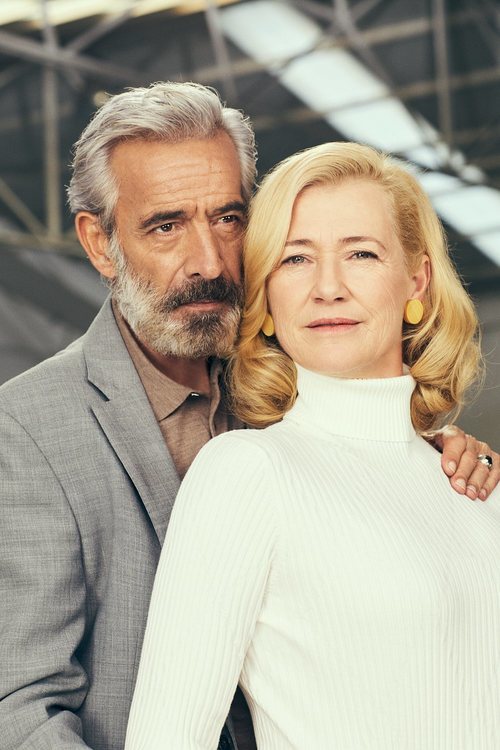 Posado de Imanol Arias y Ana Duato para la temporada 21 de 'Cuéntame'