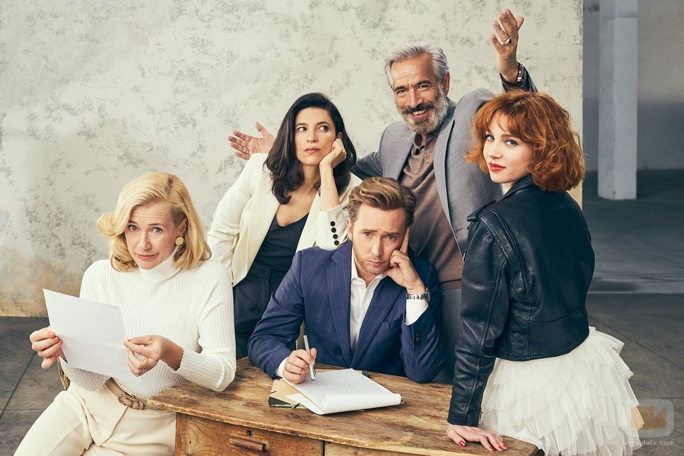 Merche y Antonio junto a sus hijos en la temporada 21 de 'Cuéntame'