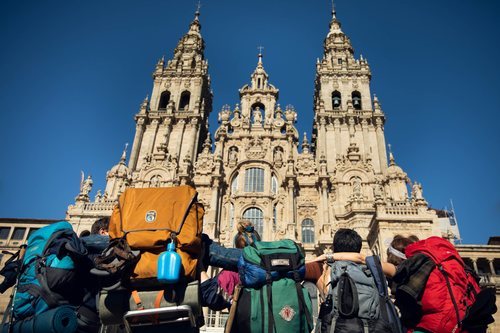 Los protagonistas de '3 caminos' llegan a la Catedral de Santiago