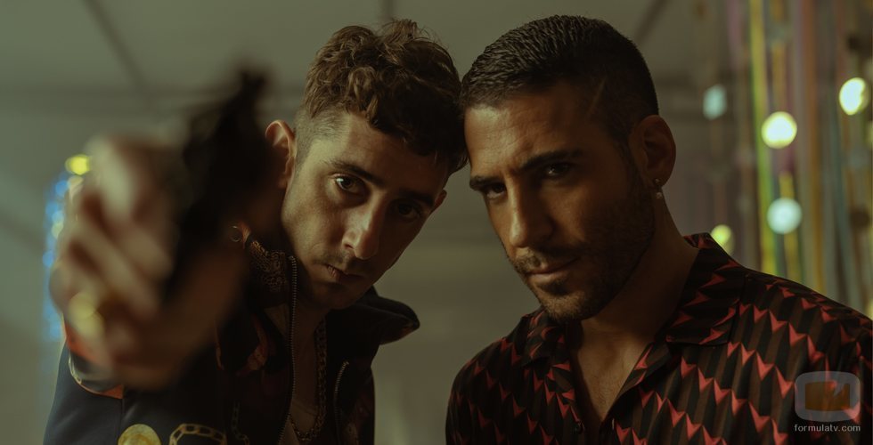 Enric Auquer y Miguel Ángel Silvestre en 'Sky Rojo'