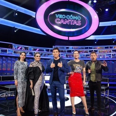 Manel Fuentes con los asesores de 'Veo cómo cantas'