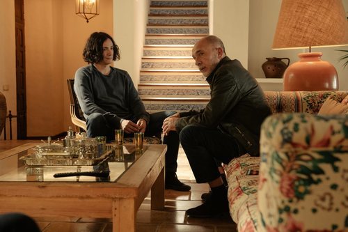 Enrique Alcides junto a Darío Grandinetti en la temporada 2 de 'Hierro'