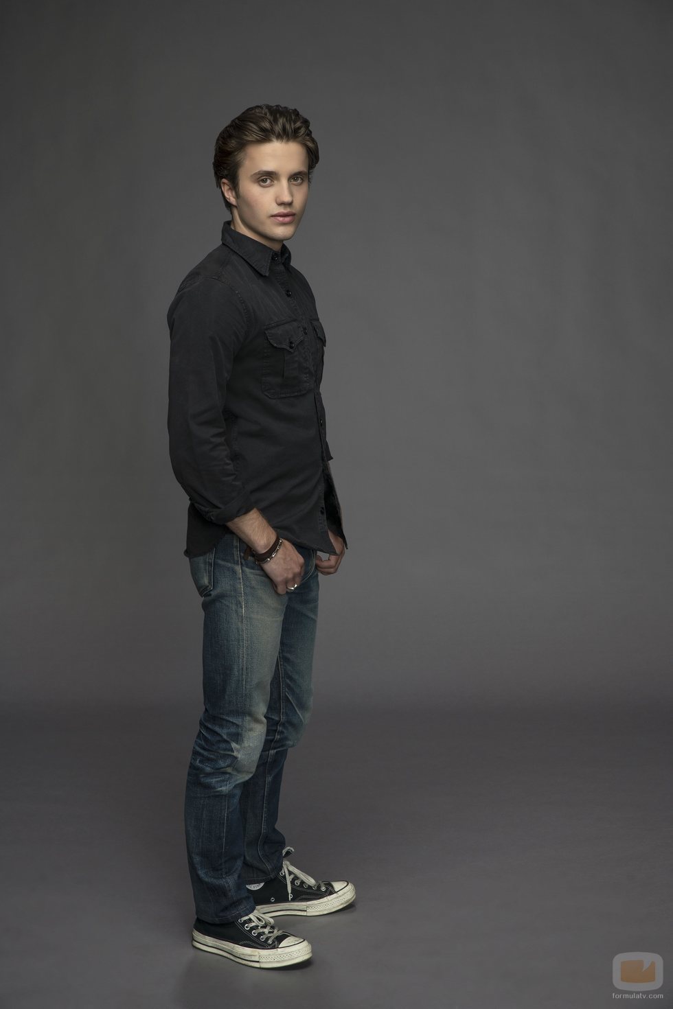 George Sear como Benji en 'Con amor, Víctor'