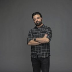 James Martinez como Armando en 'Con amor, Víctor'