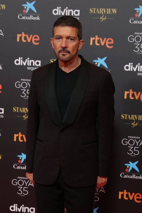 Antonio Banderas en la alfombra roja de los Premios Goya 2021