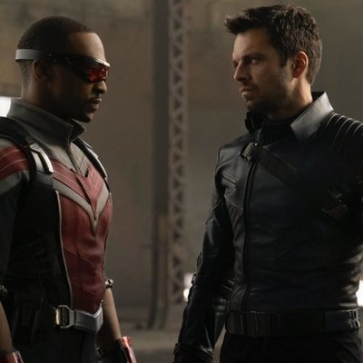 Anthony Mackie como Falcon y Sebastian Stan como El Soldado de Invierno en 'Falcon y el Soldado de Invierno'