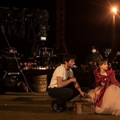 Andrés Velencoso y Aura Garrido en el rodaje de 'Un asunto privado'