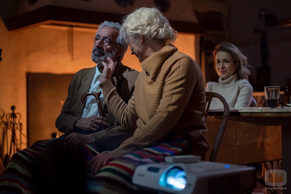 Ana Duato e Imanol Arias en el episodio "Proyecto Abuelos" de 'Cuéntame cómo pasó'