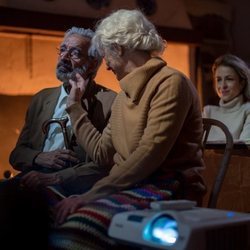 Ana Duato e Imanol Arias en el episodio "Proyecto Abuelos" de 'Cuéntame cómo pasó'