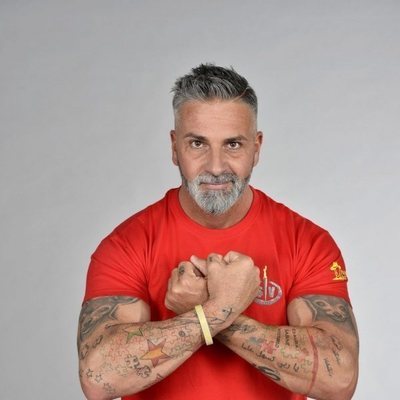Carlos Alba posa como concursante de 'Supervivientes 2021'