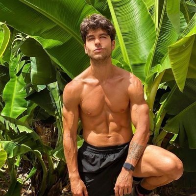 Aitor Ferrón, azafato de 'El precio justo', en la naturaleza