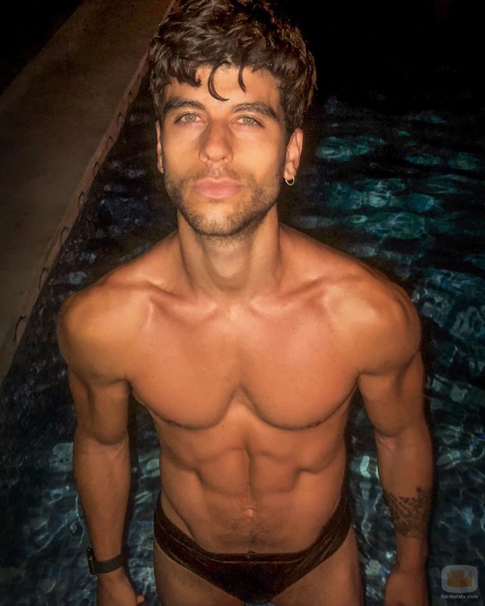 Aitor Ferrón posa en bañador