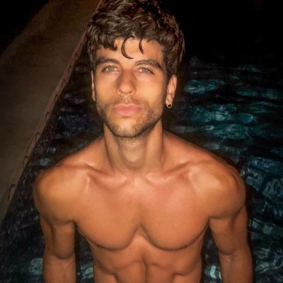 Aitor Ferrón posa en bañador