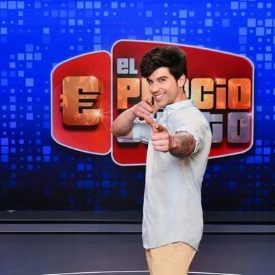 Aitor Ferrón es uno de los tres azafatos de 'El precio justo'