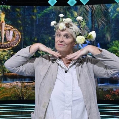 Lucía Dominguín posa como defensora de su hija en la primera gala de 'Supervivientes 2021'