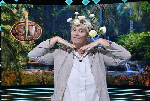 Lucía Dominguín posa como defensora de su hija en la primera gala de 'Supervivientes 2021'