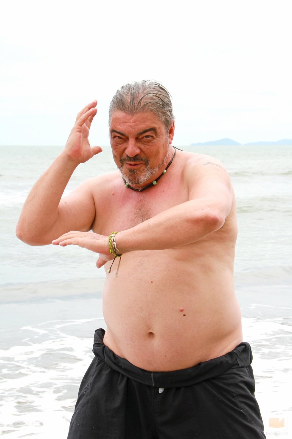 Antonio Canales posa en bañador en las playas de 'Supervivientes 2021'