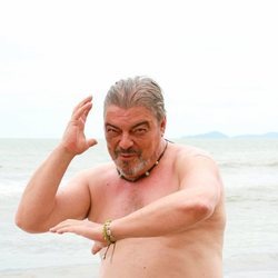 Antonio Canales posa en bañador en las playas de 'Supervivientes 2021'