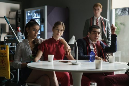 Rebeca, Cayetana y Omar en la cuarta temporada de 'Élite'
