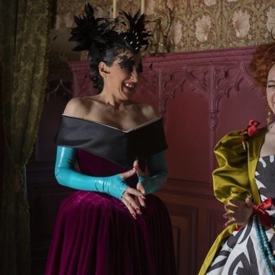 Rossy de Palma y Mariana Treviño en el rodaje de 'Érase una vez...pero ya no'
