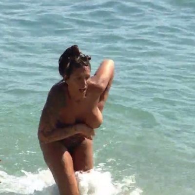 Lara Sajén muestra un pecho por un descuido en 'Supervivientes 2021'