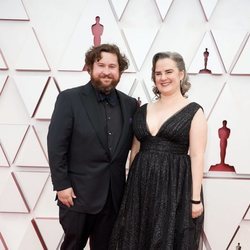 Michael Govier posa en la Alfombra Roja de los Oscar 2021