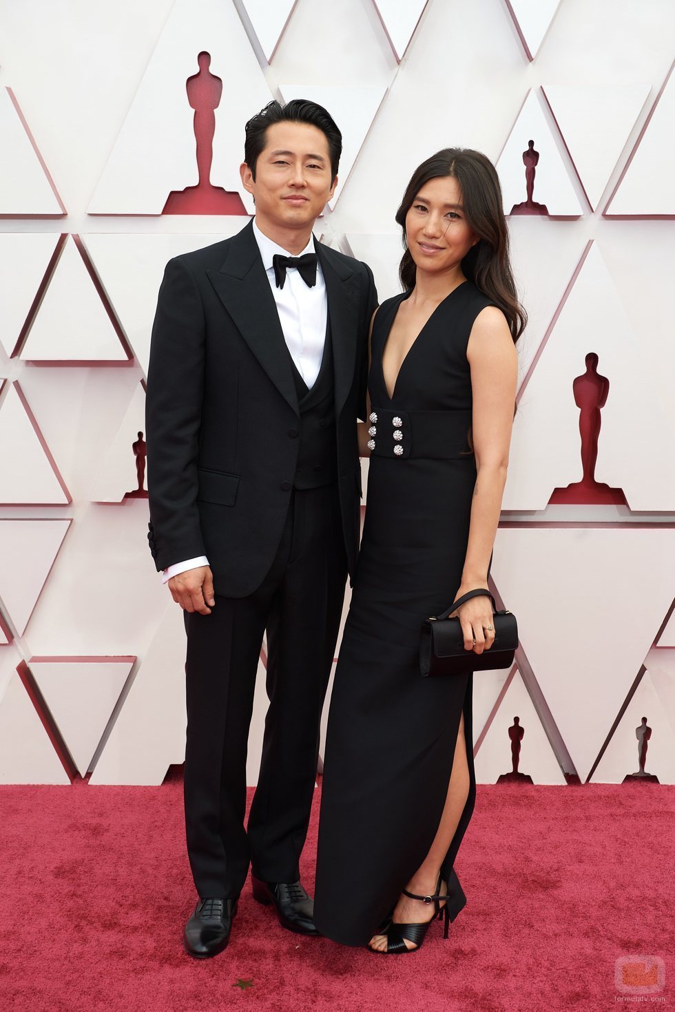 Steven Yeun en la Alfombra Roja de los Oscar 2021