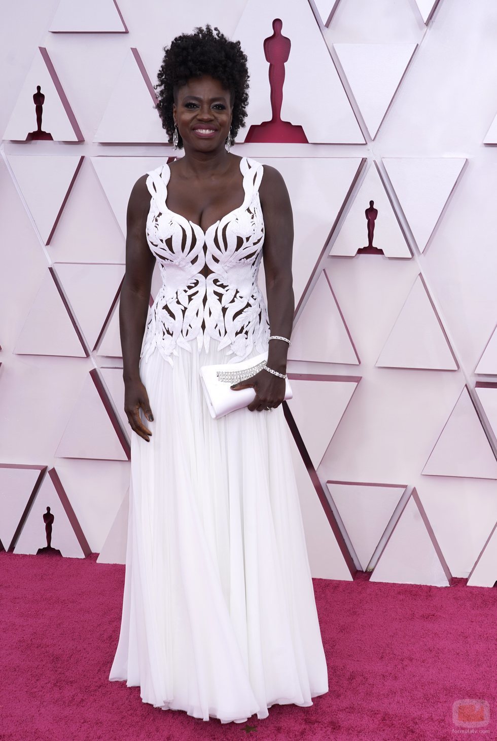 Viola Davis posa en la Alfombra Roja de los Oscar 2021