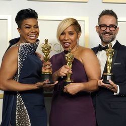 Sergio López-Rivera, Mia Neal y Jamika Wilson posan como ganadores en los Oscar 2021