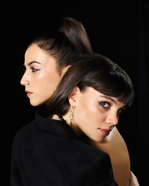 Posado de Claudia Salas y Martina Cariddi para la cuarta temporada de 'Élite'