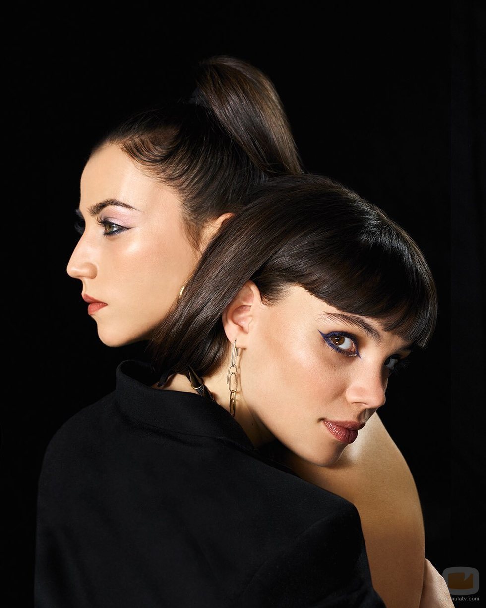 Posado de Claudia Salas y Martina Cariddi para la cuarta temporada de 'Élite'