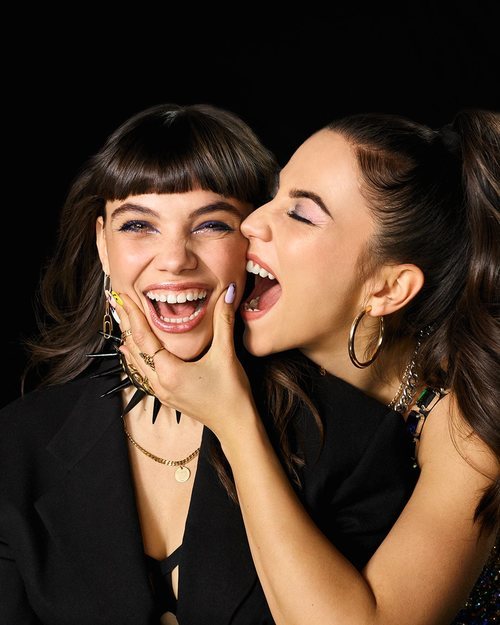 Posado de Martina Cariddi y Claudia Salas para la cuarta temporada de 'Élite'