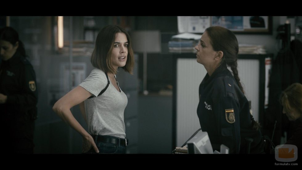 Adriana Ugarte en la comisaría en 'Parot'