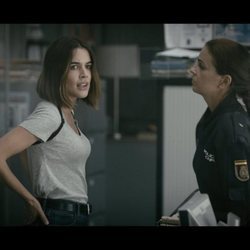 Adriana Ugarte en la comisaría en 'Parot'