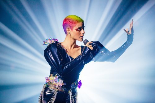 Montaigne, representante de Australia, en la Semifinal 1 de Eurovisión 2021