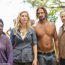 Josh Holloway sin camiseta en Lost