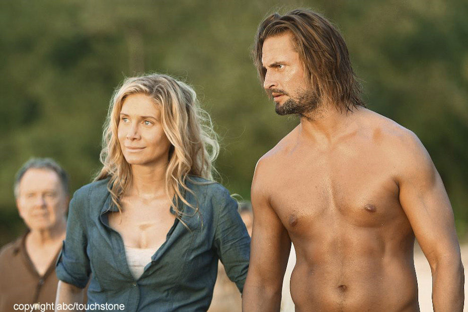 Sawyer, sin camiseta, y Juliet