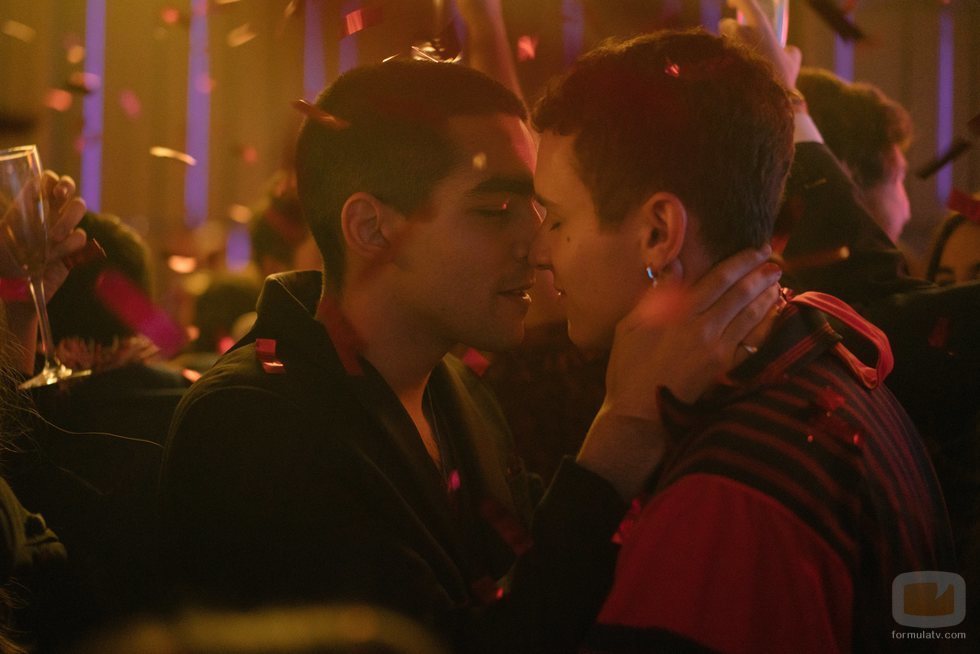 Omar y Ander se besan en la cuarta temporada de 'Élite'